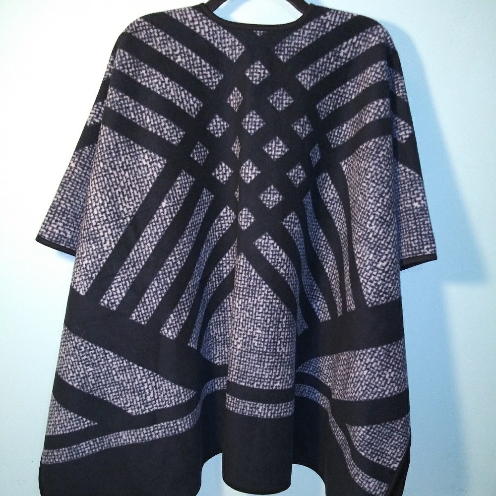 Ike Behar Fleece Shawl Blanket Very Soft & warm - Picture 3 of 3